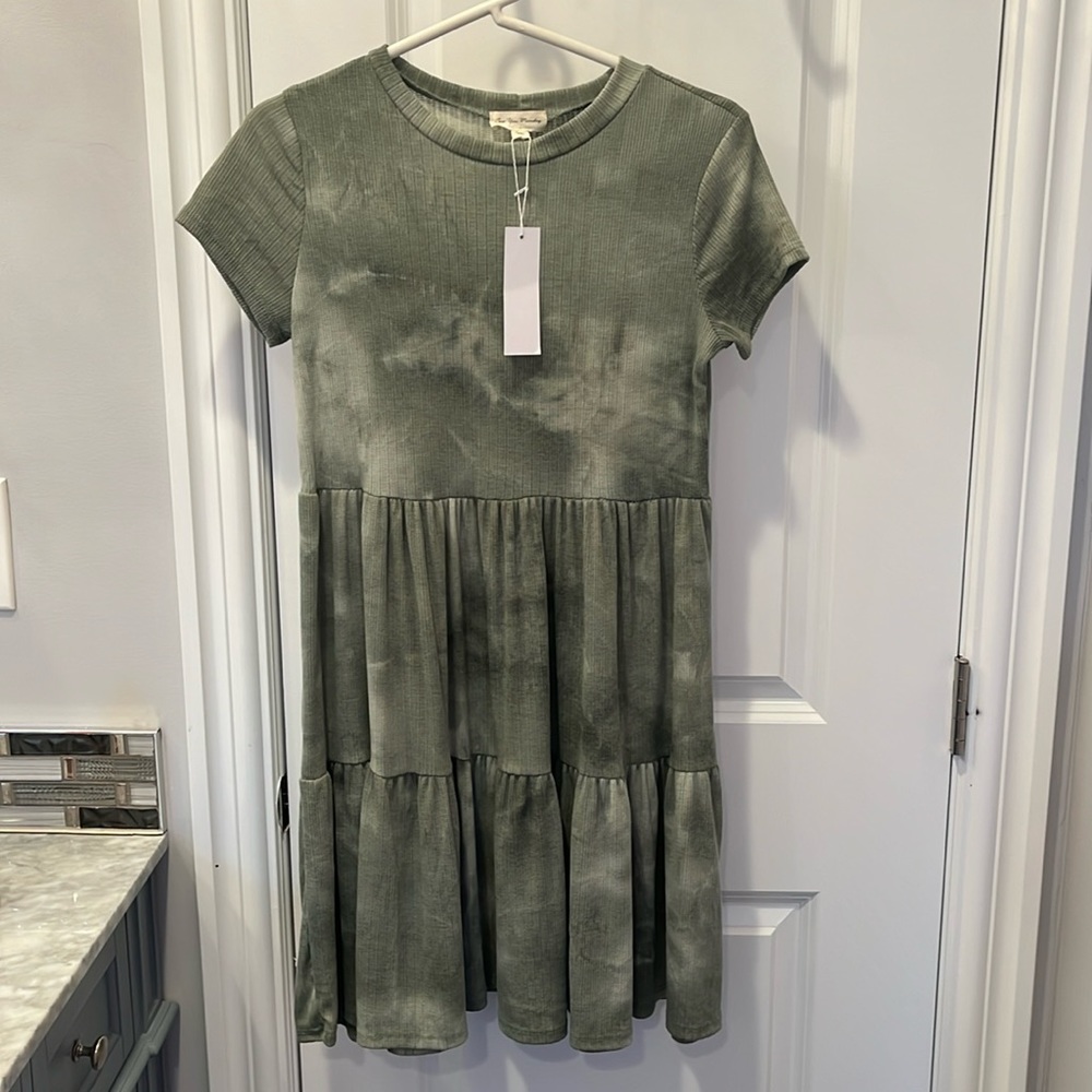 Tie dye green tiered sun dress!